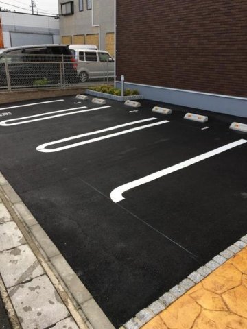 駐車場　駐車場があるので、車を買う予定の方も安心です