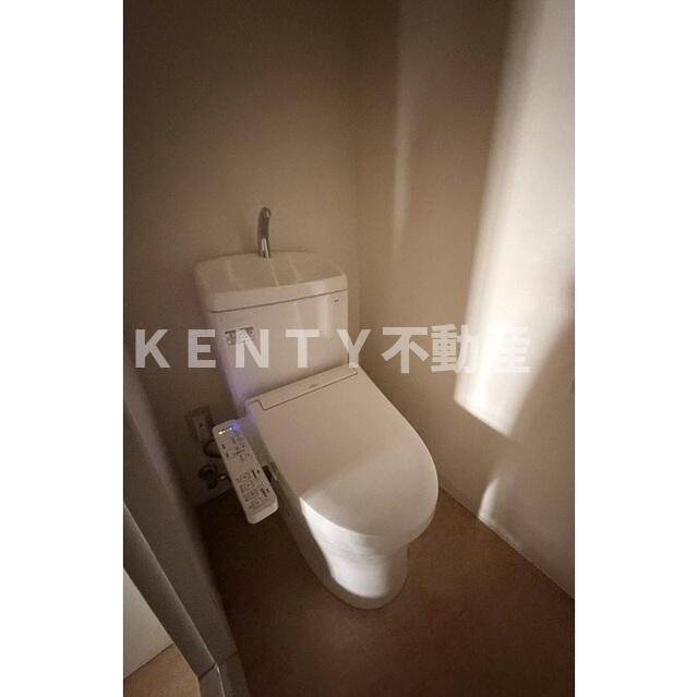 トイレ　落ち着いた色調のトイレです