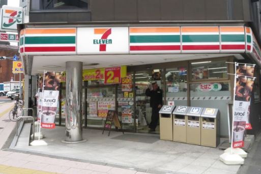 コンビニ　セブンイレブン港区飯倉店（コンビニ）まで206m