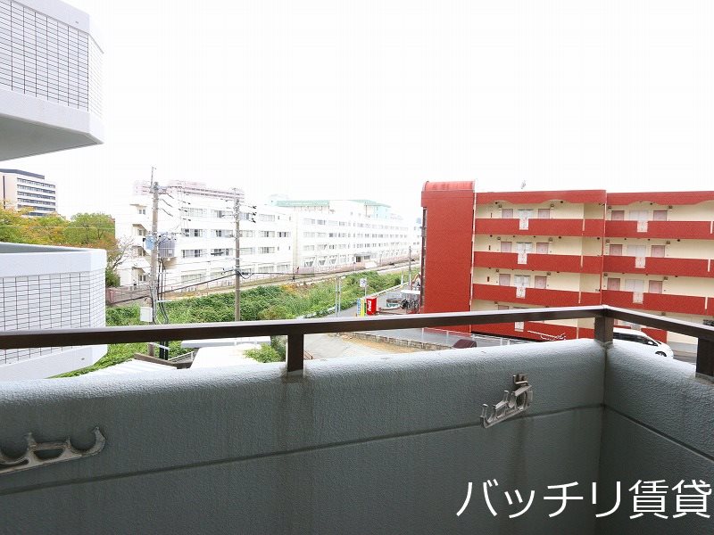 バルコニー　別号室の画像。現況優先。