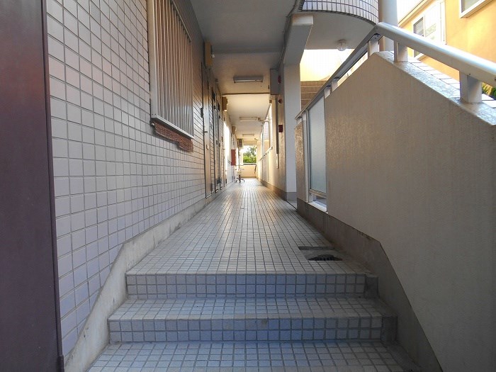 ＪＲ中央線 国分寺駅 徒歩12分 4階建 築39年の玄関写真
