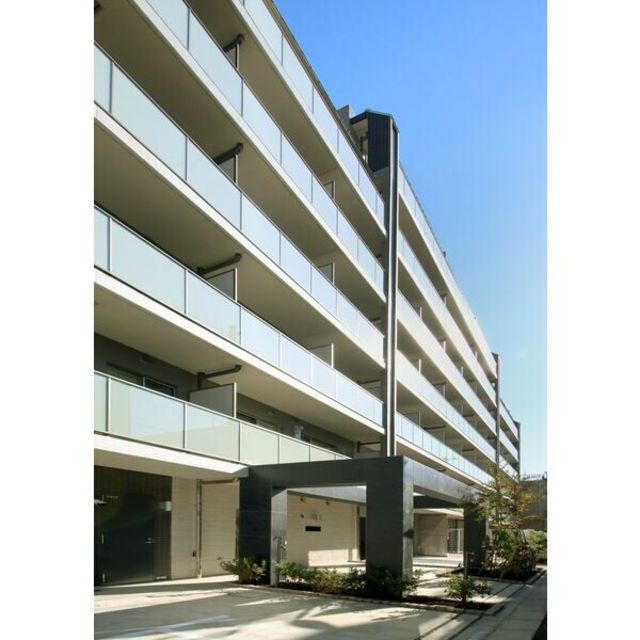 建物外観　７階建ての賃貸マンション