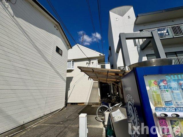 エントランス　落ち着いたエントランスです