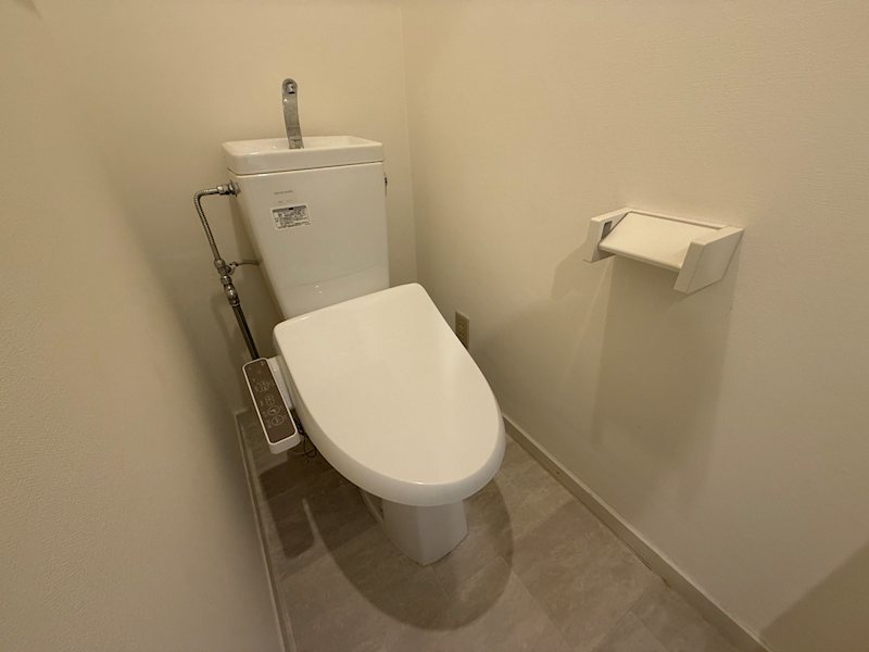 京王線 千歳烏山駅 徒歩6分 4階建 築42年のトイレ写真