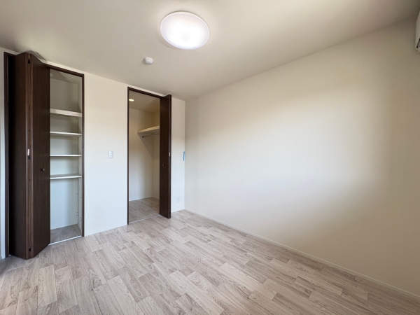 収納　同物件別部屋のお写真になります。左右対称のお部屋の写真の場合