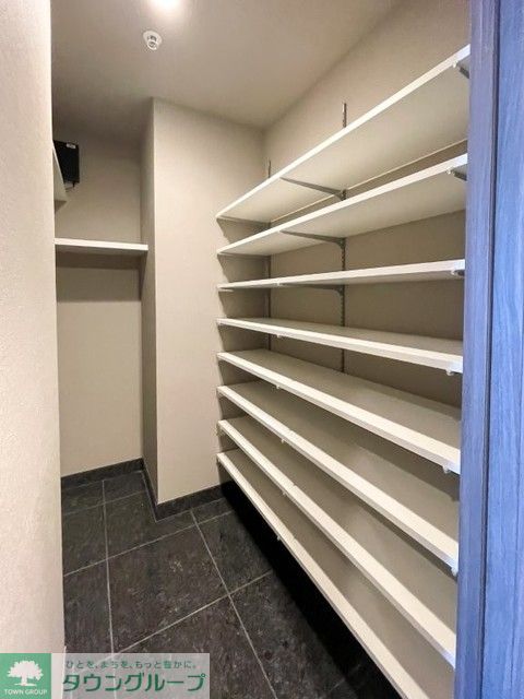 玄関　※写真は同タイプ住戸です。