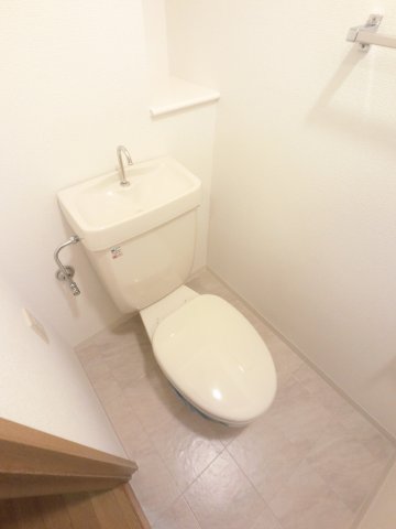 ＪＲ京葉線 稲毛海岸駅 徒歩3分 14階建 築30年のトイレ写真