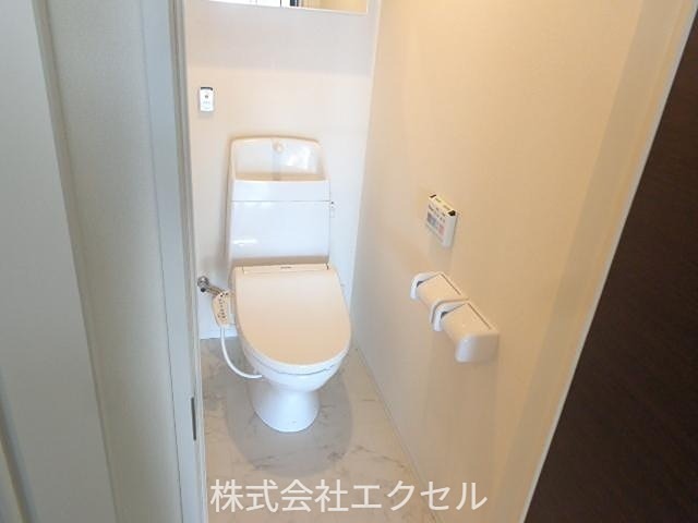 トイレ　温水洗浄便座完備です