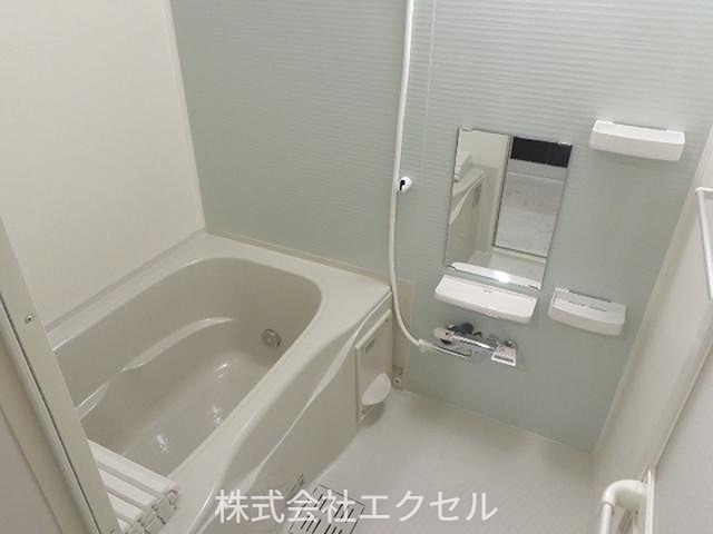バス・シャワールーム　追い焚き機能付きです。