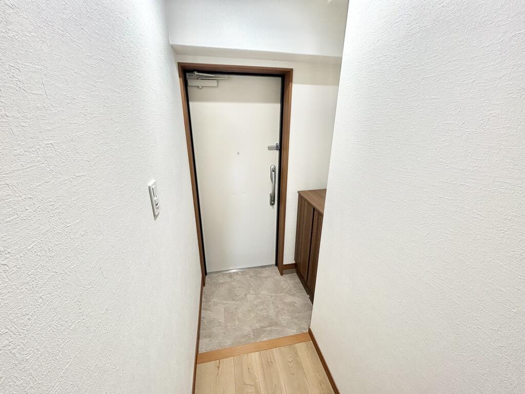 玄関　※同系タイプ他号室の写真です。