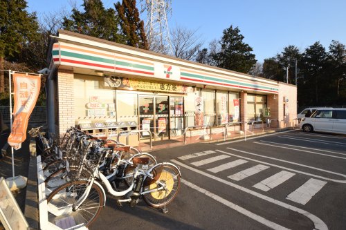 コンビニ　セブンイレブン横浜下飯田駅前店（コンビニ）まで840m