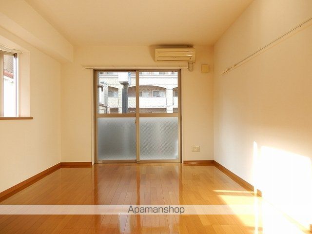 セントラルハイツ上之園の居間写真