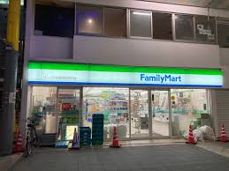 コンビニ　ファミリーマート サンズ京急蒲田駅西口店（コンビニ）まで293m