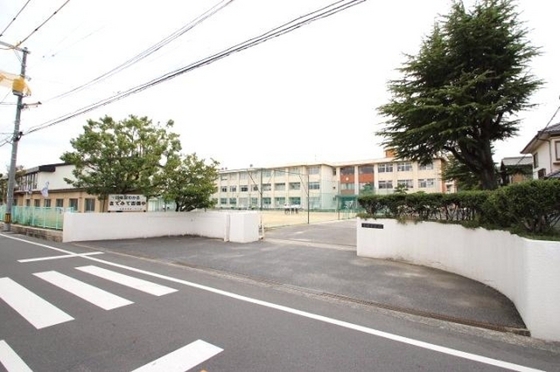 中学校　岡山市立吉備中学校（中学校）まで520m