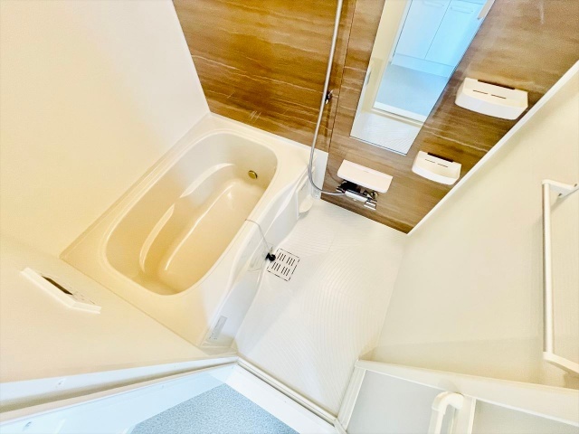 バス・シャワールーム　同一建物内１０２号室内装写真転載