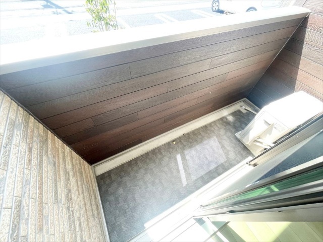 バルコニー　同一建物内１０２号室内装写真転載