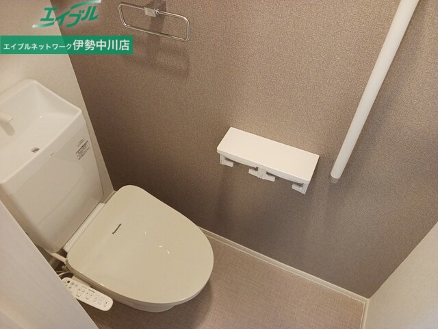 トイレ　同型参考写真です