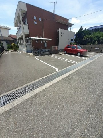 駐車場　車をお持ちの方に嬉しい駐車場付きの物件です