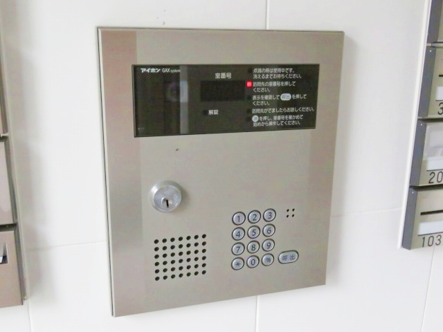 エントランス　セキュリティに配慮しオートロック設備採用です♪
