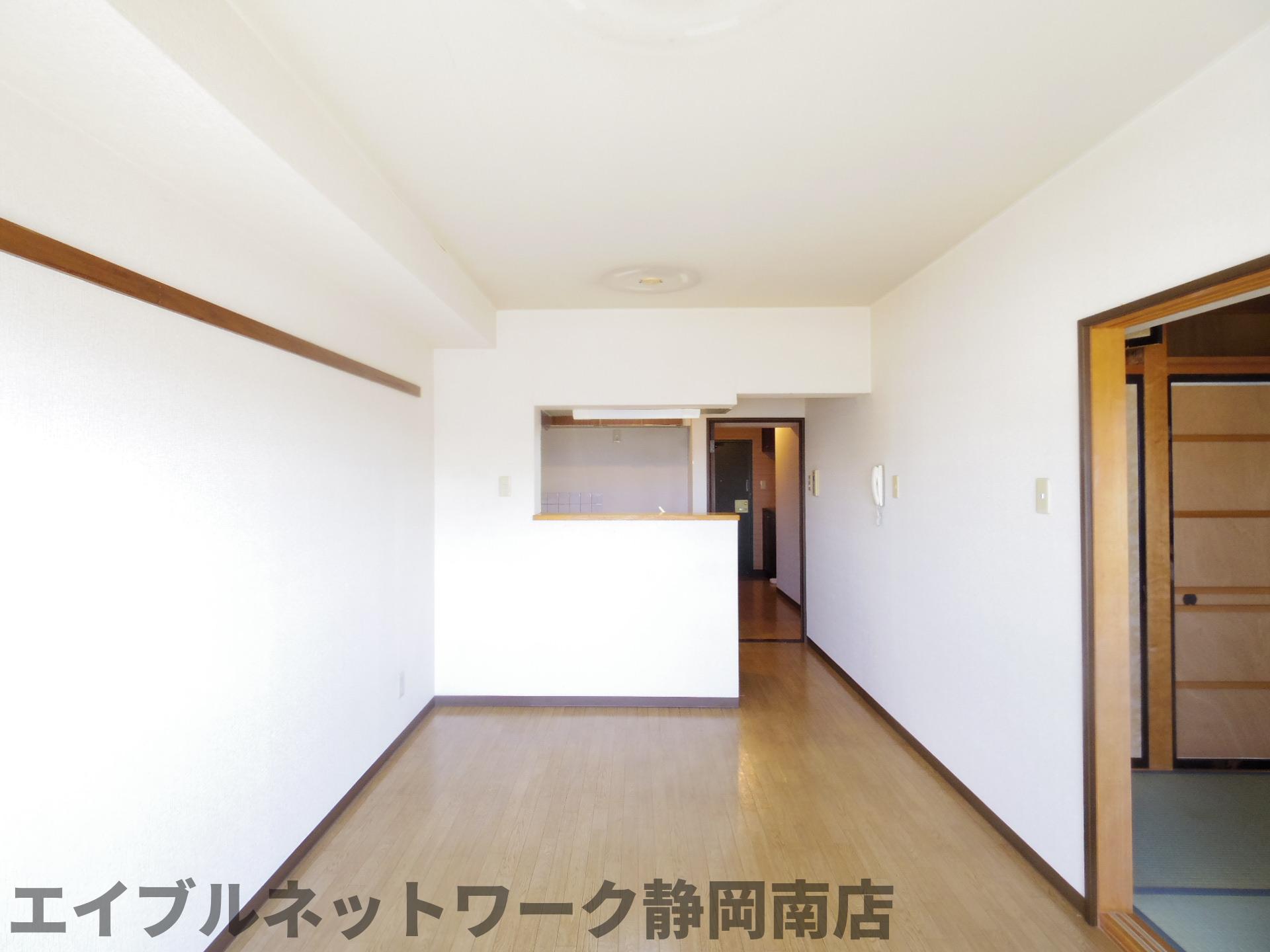 パレスK&Qの居間写真