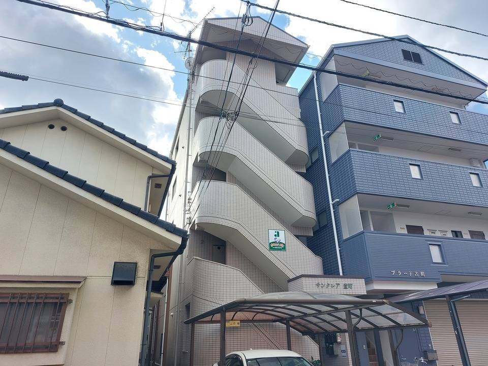 サンクレア萱町の建物外観