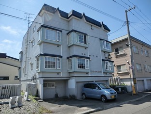 札幌市厚別区厚別中央四条のアパートの建物外観