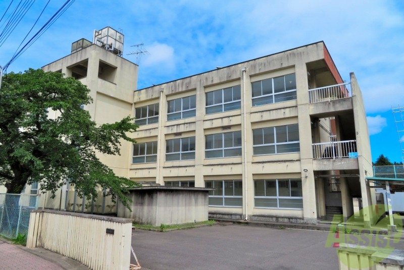 【ロイヤルヒルズ雷神の小学校】