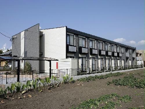 【レオパレスＭｅｌａｎｇｅの建物外観】