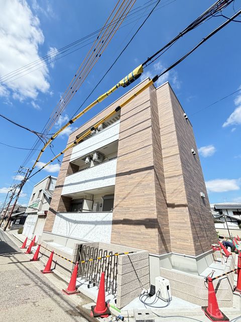 【堺市西区鳳北町のアパートの建物外観】