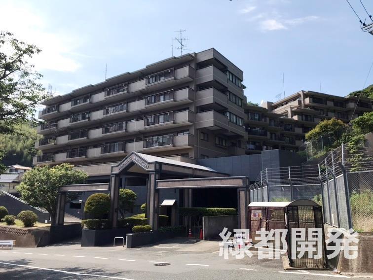 ダイアパレス火の山公園の建物外観