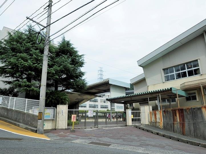 【ダイアパレス火の山公園の小学校】