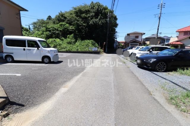 【取手市下高井のアパートの駐車場】