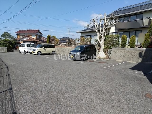 【セジュールの駐車場】