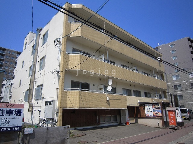 札幌市白石区菊水二条のマンションの建物外観