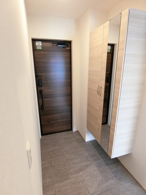 【D-ROOM尾長東の玄関】