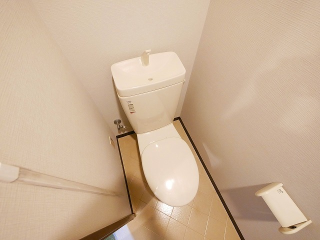 トイレ　落ち着いた色調のトイレです