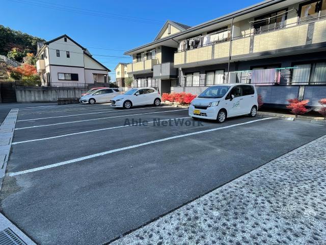 【諫早市真崎町のアパートの駐車場】