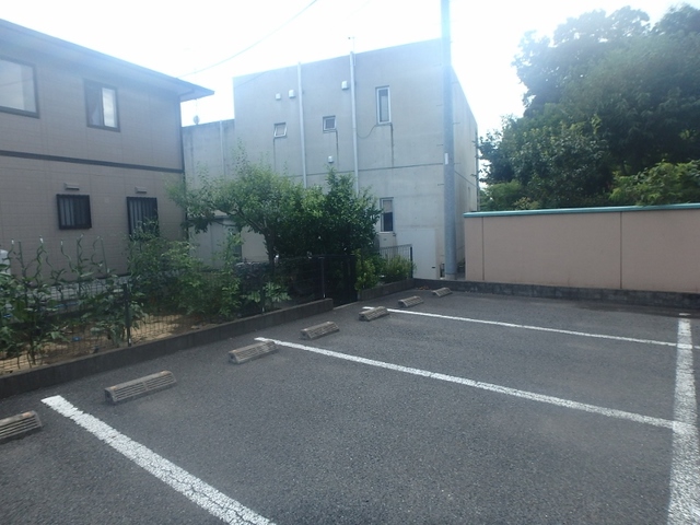 【小山市犬塚のアパートの駐車場】