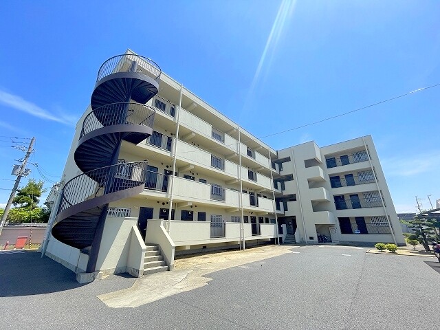 葛城市尺土のマンションの建物外観