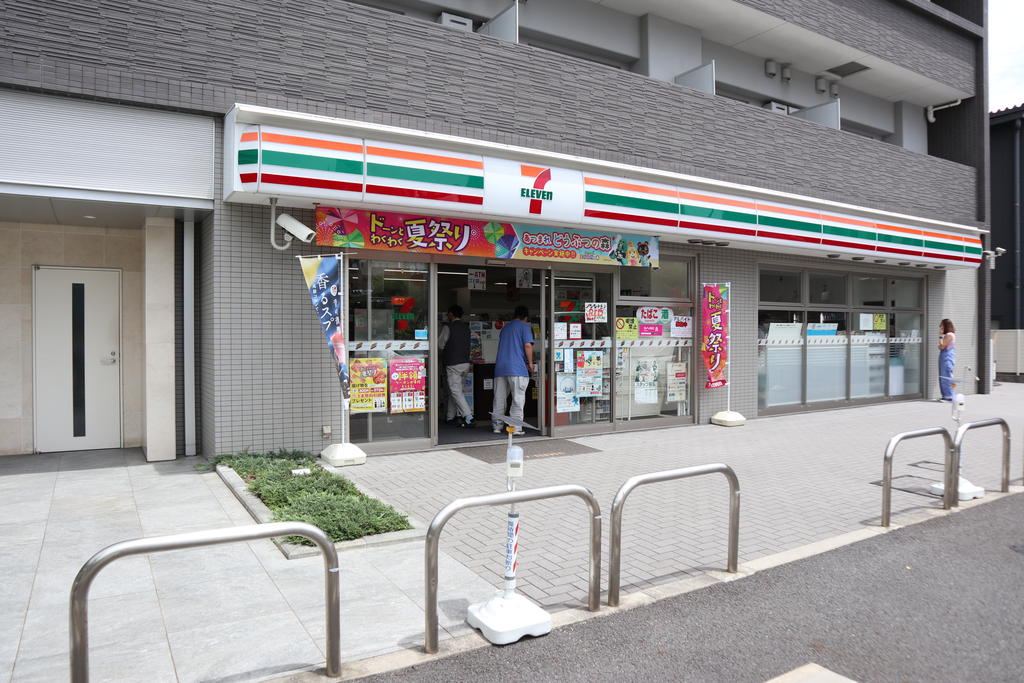 コンビニ　セブンイレブン東品川1丁目店（コンビニ）まで206m