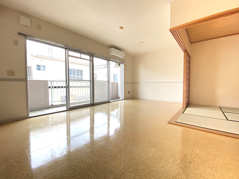 居室・リビング　バルコニーに面したLDK12帖