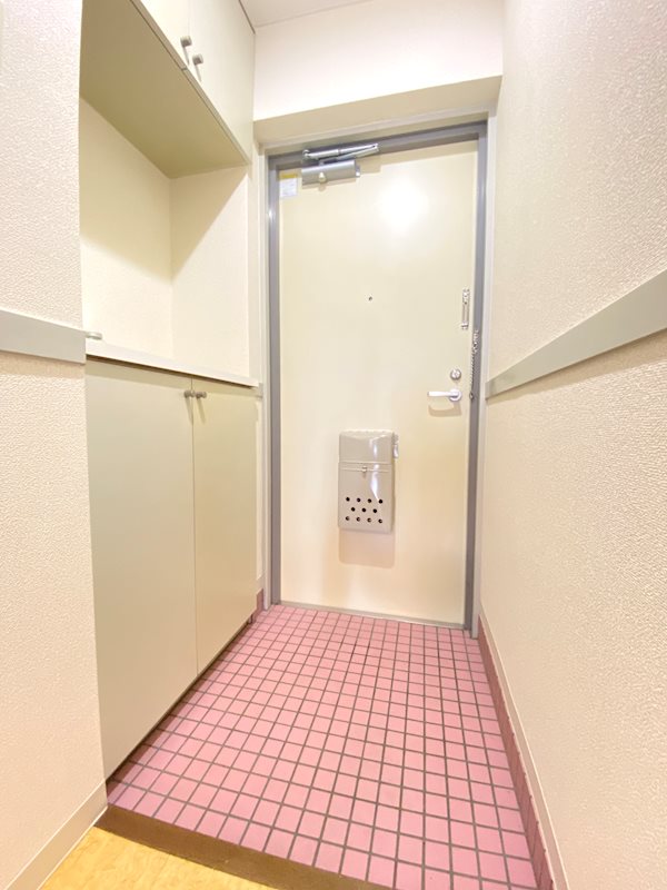 玄関　玄関収納あり