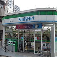 コンビニ　ファミリーマート小浦中目黒店（コンビニ）まで202m