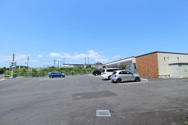 コンビニ　セブン－イレブン伊賀友生インター南店（コンビニ）まで780m