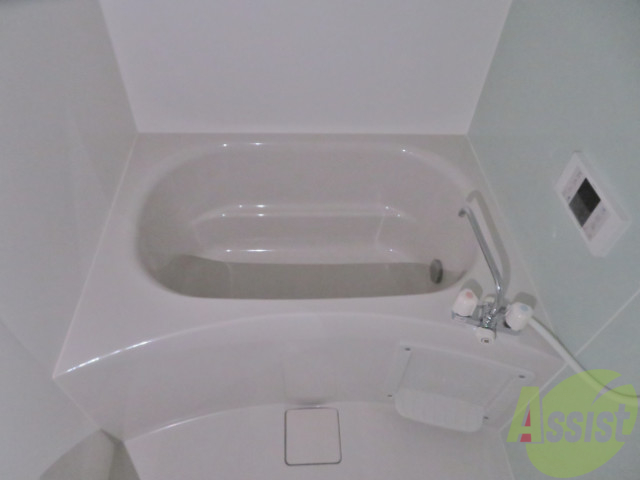 バス・シャワールーム　追い焚き機能が付いているのでいつでも温かいお風呂に入れますよ