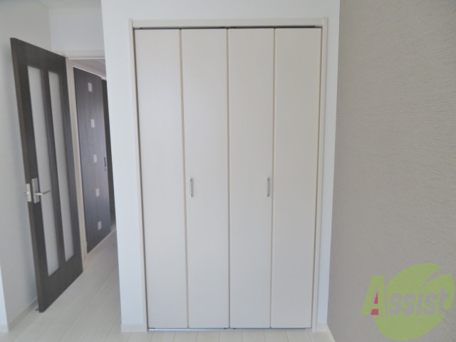 収納　収納はこちらのクローゼットをお使いください。