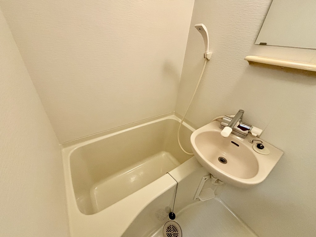 洗面設備　設備・仕様は号室により異なる為、現況を優先いたします。