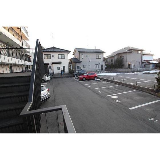 駐車場　４，４００円／月
