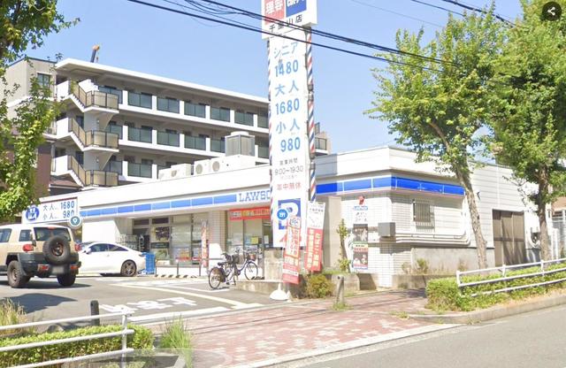 コンビニ　ローソン吹田千里山東四丁目店（コンビニ）まで833m