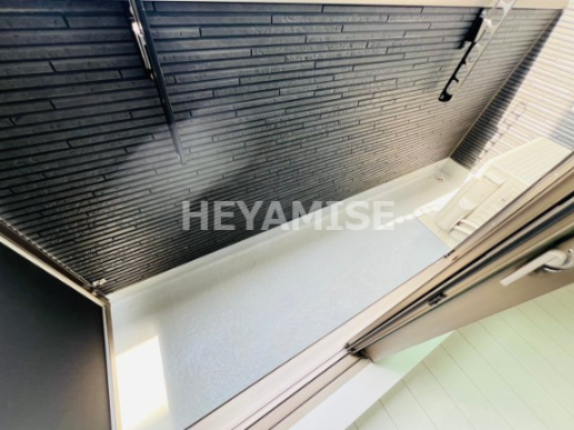 バルコニー　※同物件別部屋、反転